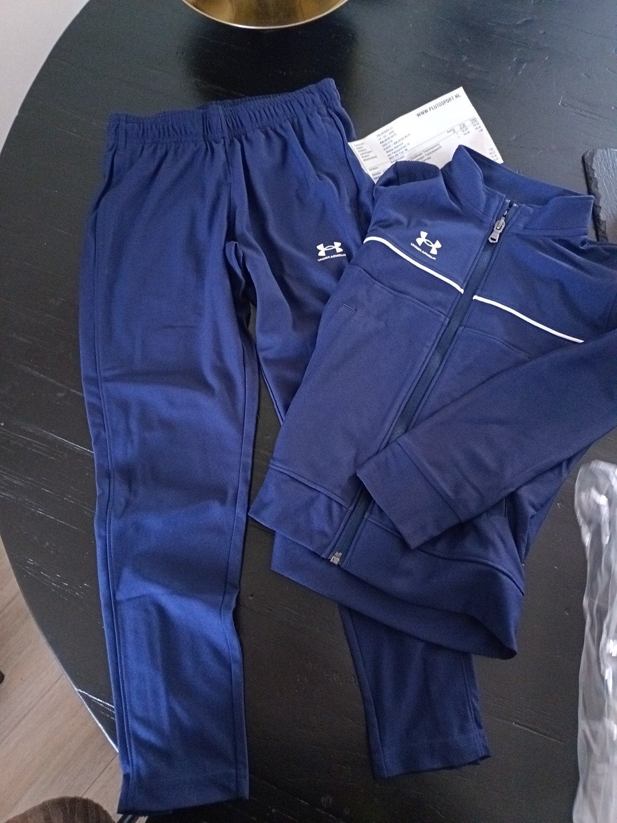 Nieuw Under Armour trainingspak maat 128/134, Jongen of Meisje, Nieuw, Ophalen of Verzenden, Setje