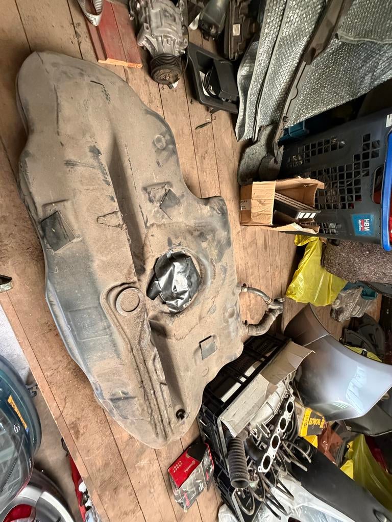 Toyota Corolla E12 brandstof tank, Ophalen, Gebruikt, Toyota