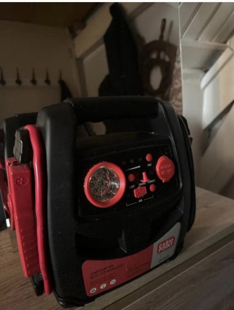 Acculader Jumpstarter met LED werklamp - CARPOINT NIEUW!, Ophalen, Nieuw