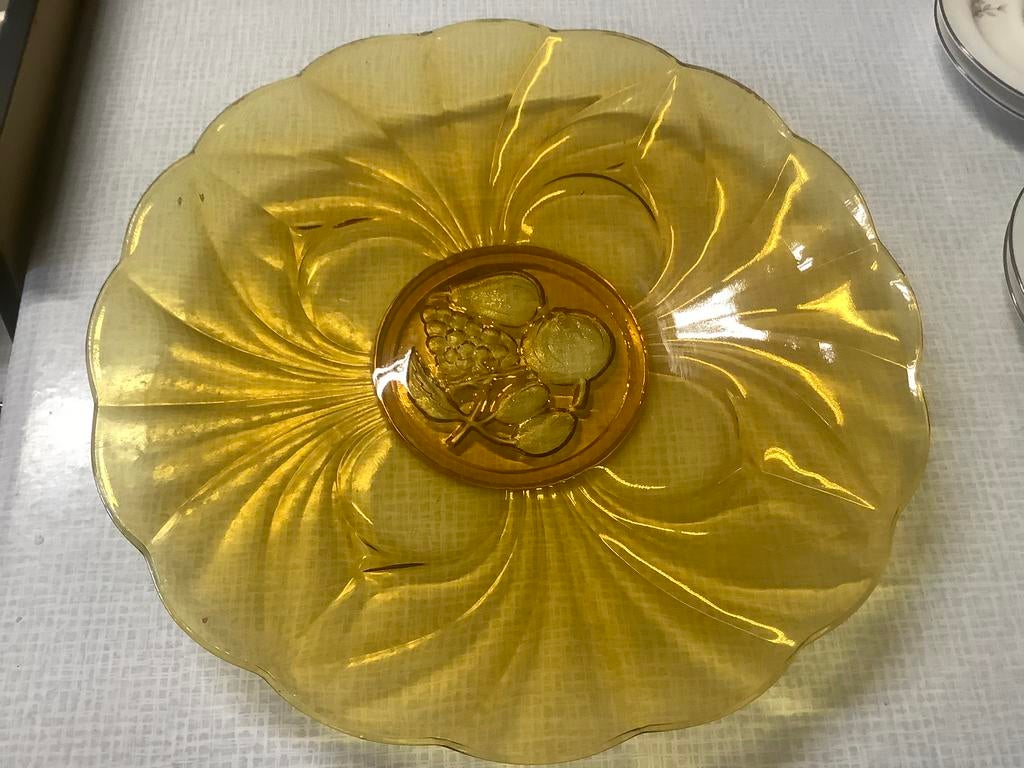 Antieke schaal fruitschaal van geel glas, Ophalen of Verzenden
