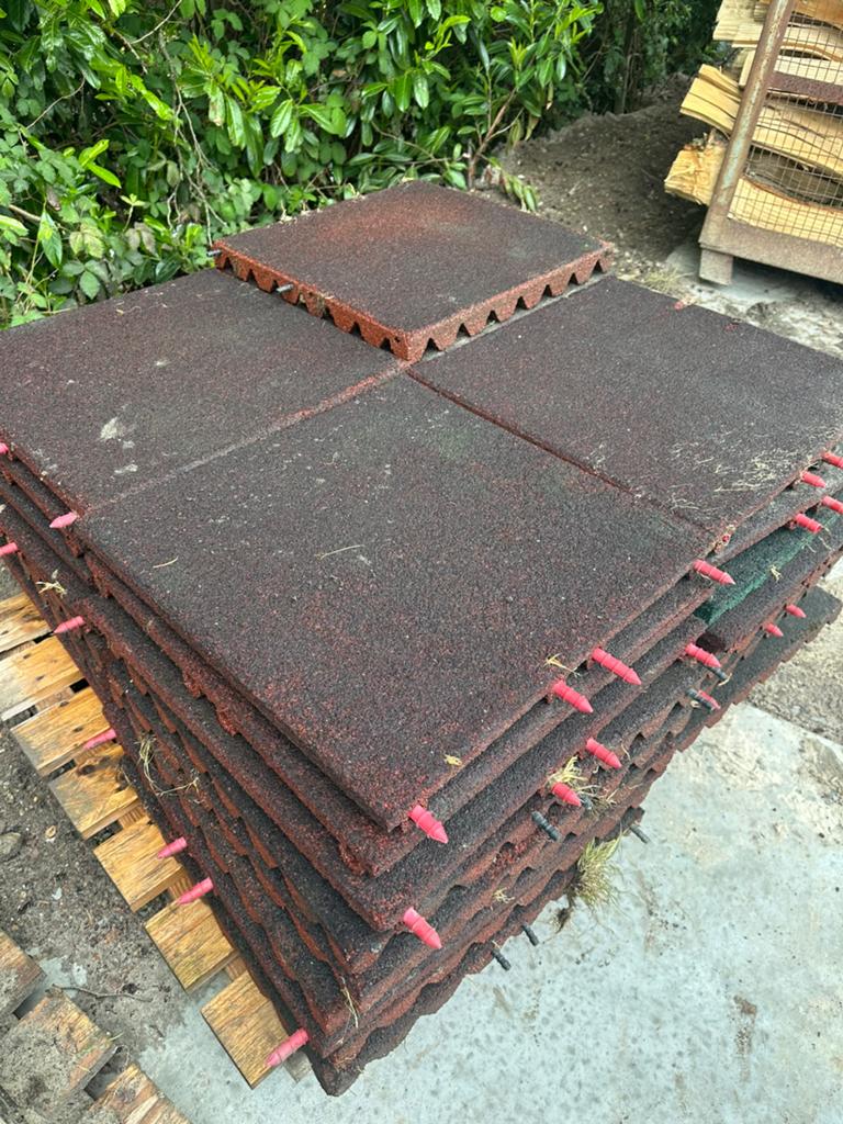 Rubberen tegels rubber tegels stalmatten speeltoestel, Ophalen of Verzenden, Gebruikt
