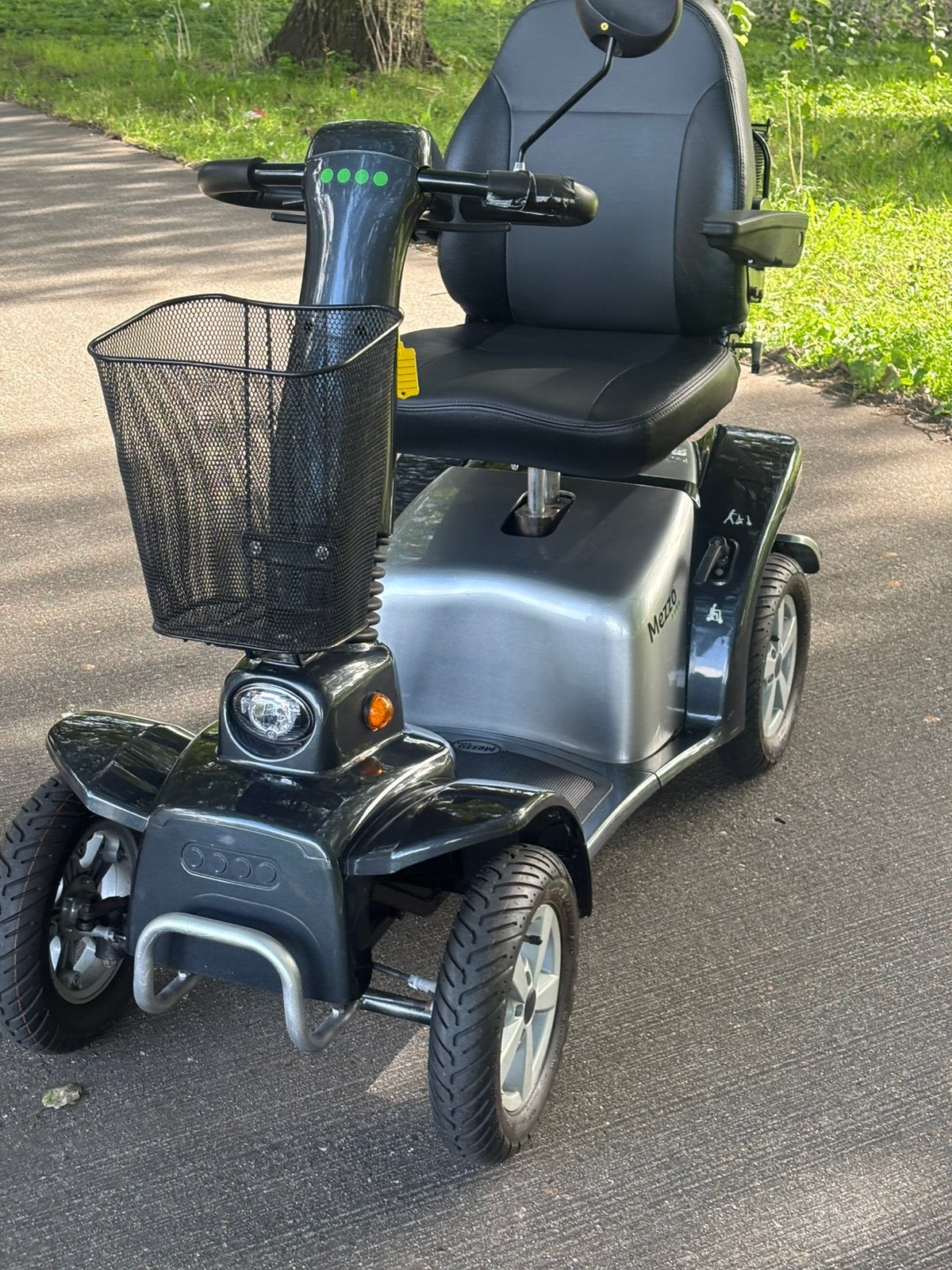 Mezzo Scootmobiel nieuwpr €4800 nu1100 km gereden als nieuw, Life and Mobility, Meer info ☎️0️⃣6️⃣➖2️⃣0️⃣9️⃣0️⃣1️⃣0️⃣4️⃣0️⃣, Mezzo