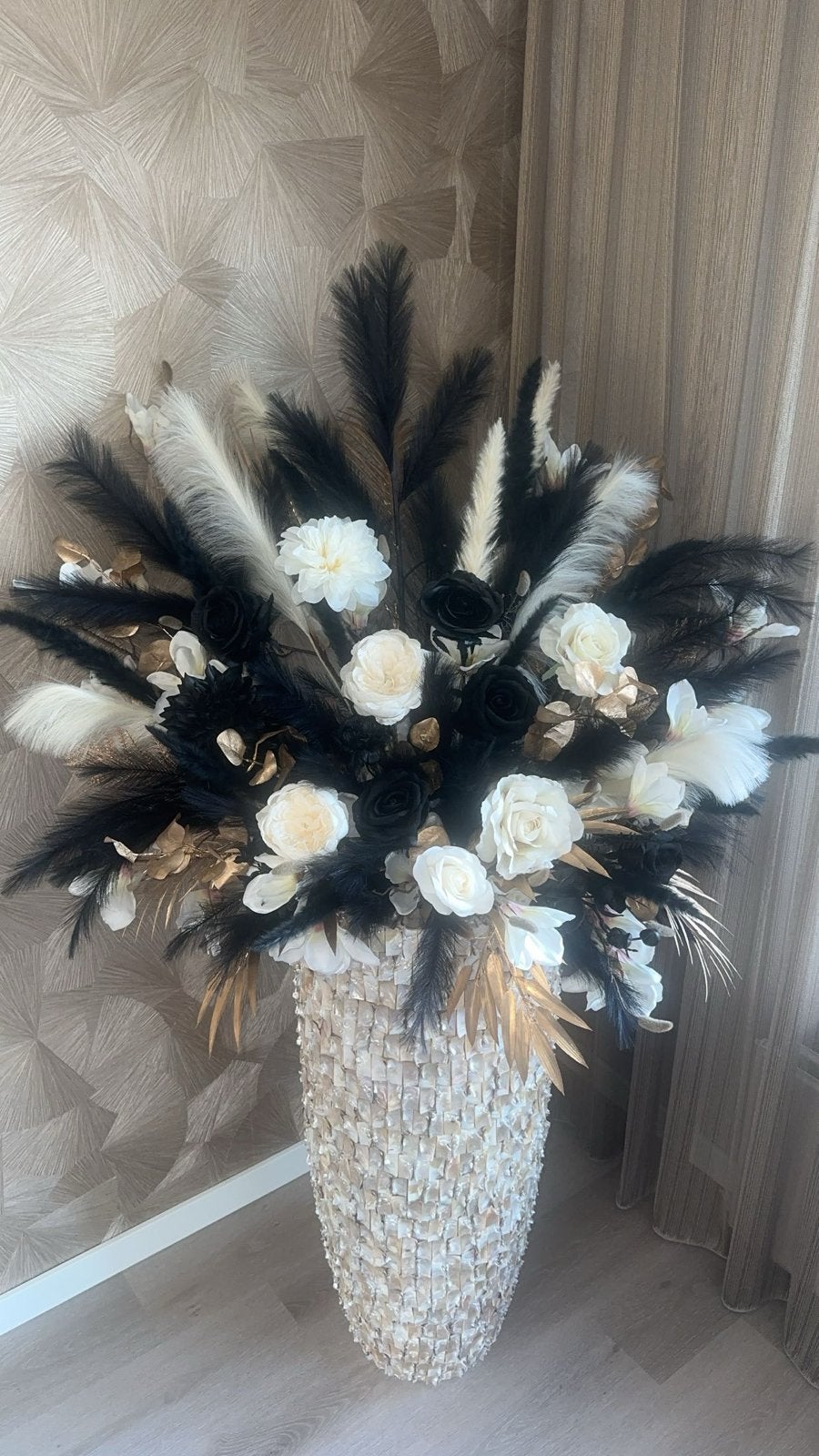 Grote vaas met luxe kunstbloemen en pluimen, Ophalen, Overige materialen, Zo goed als nieuw, Meerkleurig
