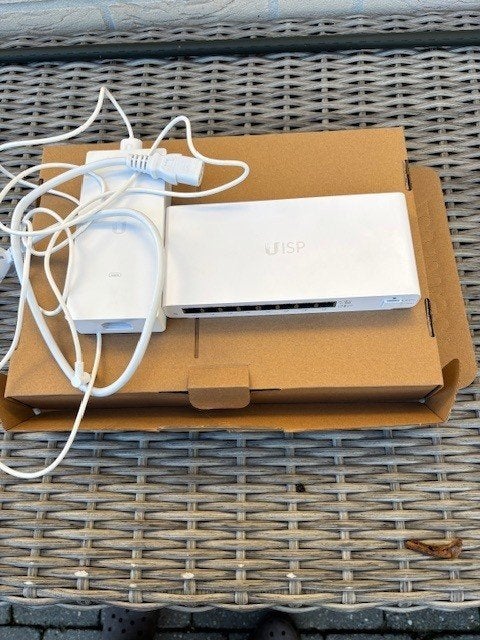 Ubiquiti ISP Switch  Model UISP-S Imput 27 V 4.4.A, Ophalen of Verzenden, Nieuw