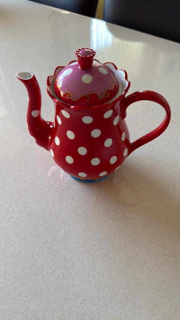 Rode theepot met witte stippen, Theepot/fluitketel, Nieuw, Ophalen of Verzenden, Steen/keramiek