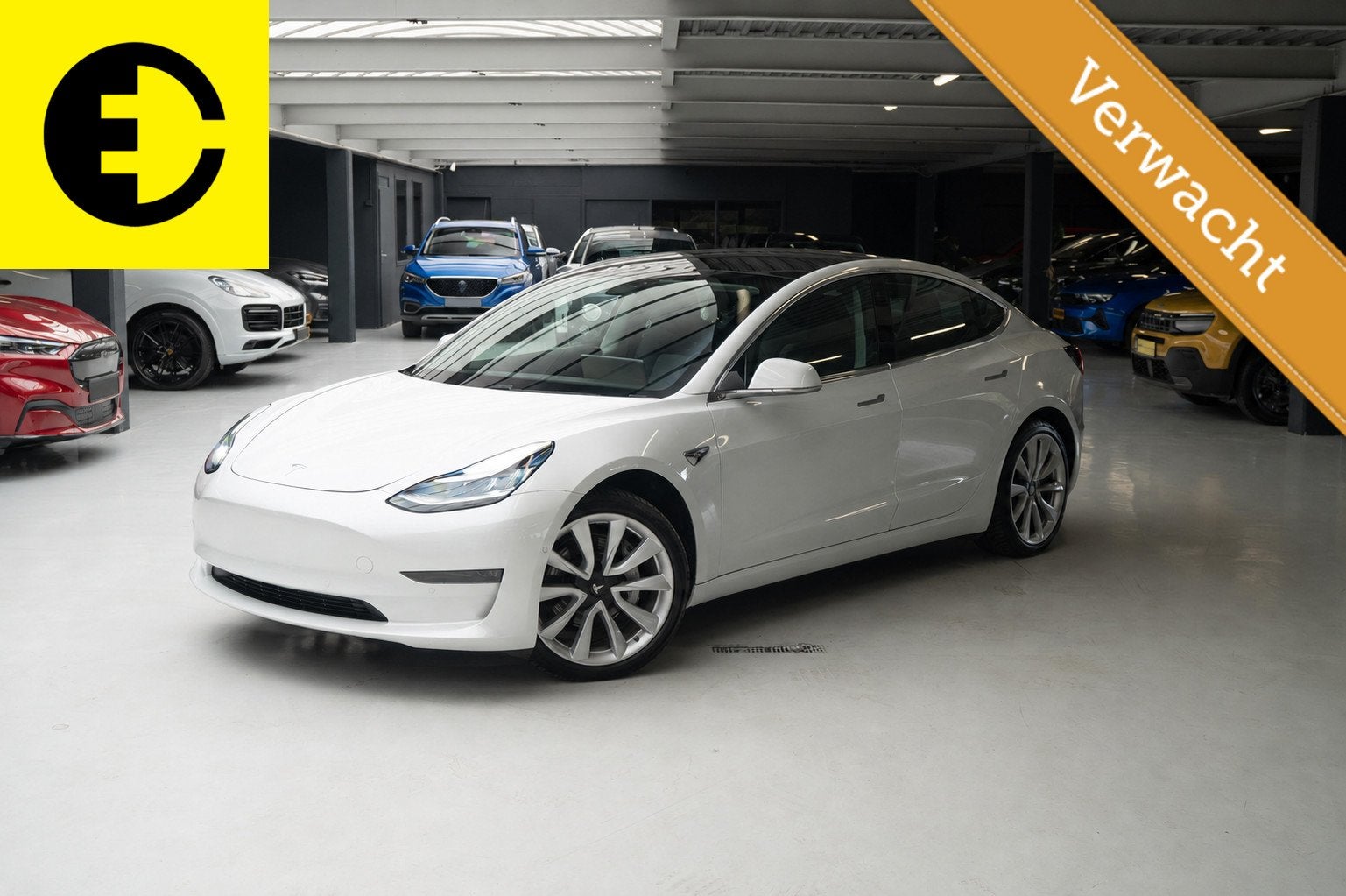 Tesla Model 3 Long Range AWD 75 kWh | Trekhaak | Stoelverwar, Automaat, Zwart, Wit, Leder