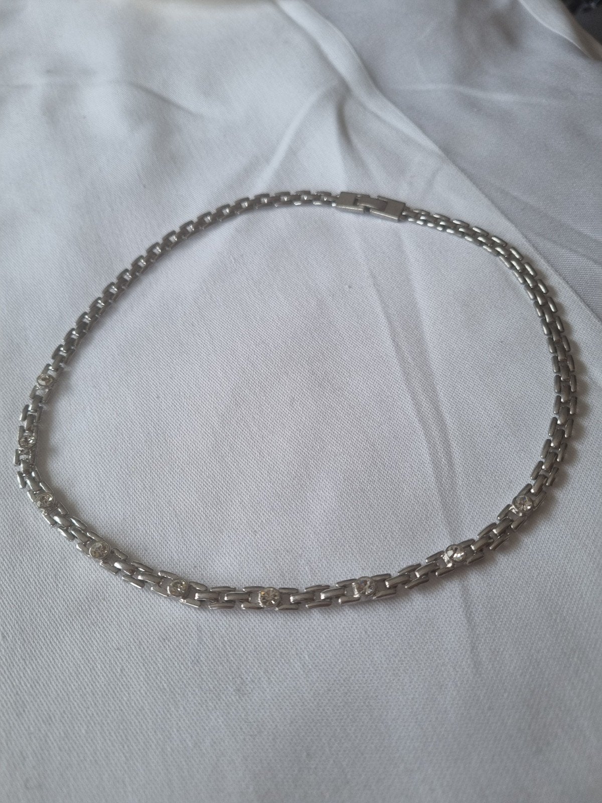 Edelmetalen collier met 9 steentjes, Ophalen of Verzenden