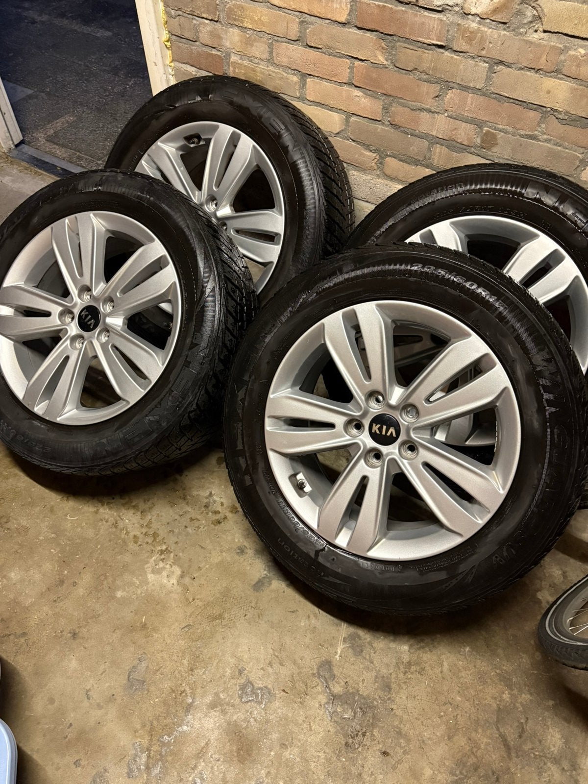 Kia Sportage originele 17” velgen + 225/60 R17 winterbanden, Auto-onderdelen, Banden en Velgen, Ophalen, Velg(en), 17 inch, Winterbanden