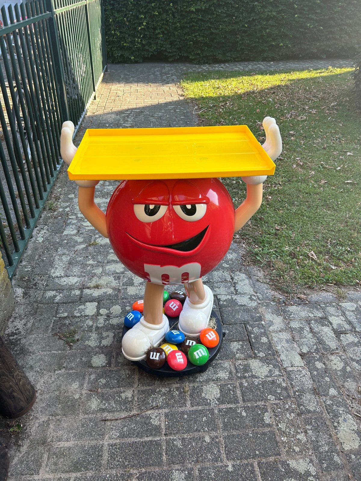 M&M Display op wieltjes - Unieke blikvanger!, Ophalen, Gebruikt