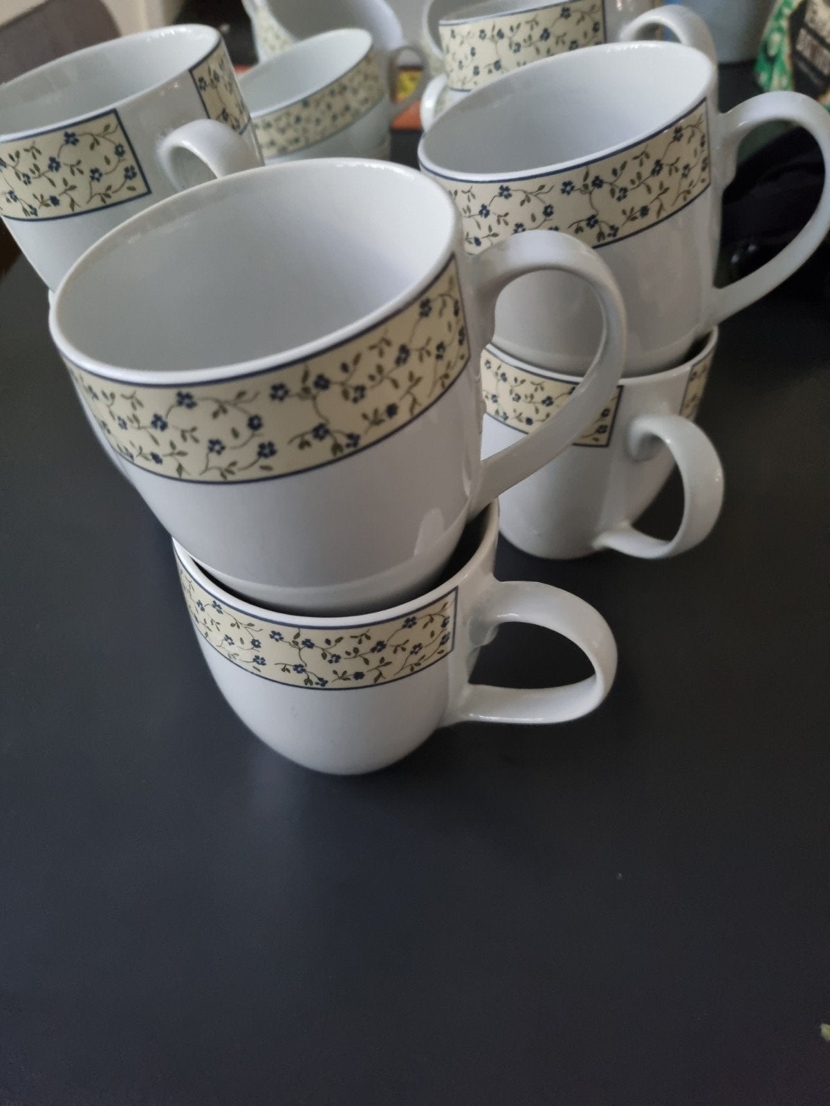 Tiny Flower Servies: 8 Mokken en 9 Theekopjes (Blokker 2002), Ophalen, Gebruikt, Overige merken, Keramiek