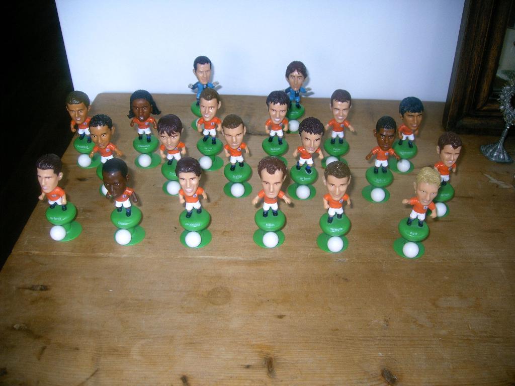 Super de boer. 20 Voetbalpoppetjes Nederlands elftal wk 2006, Verzamelen, Supermarktacties, Super de Boer, Ophalen of Verzenden