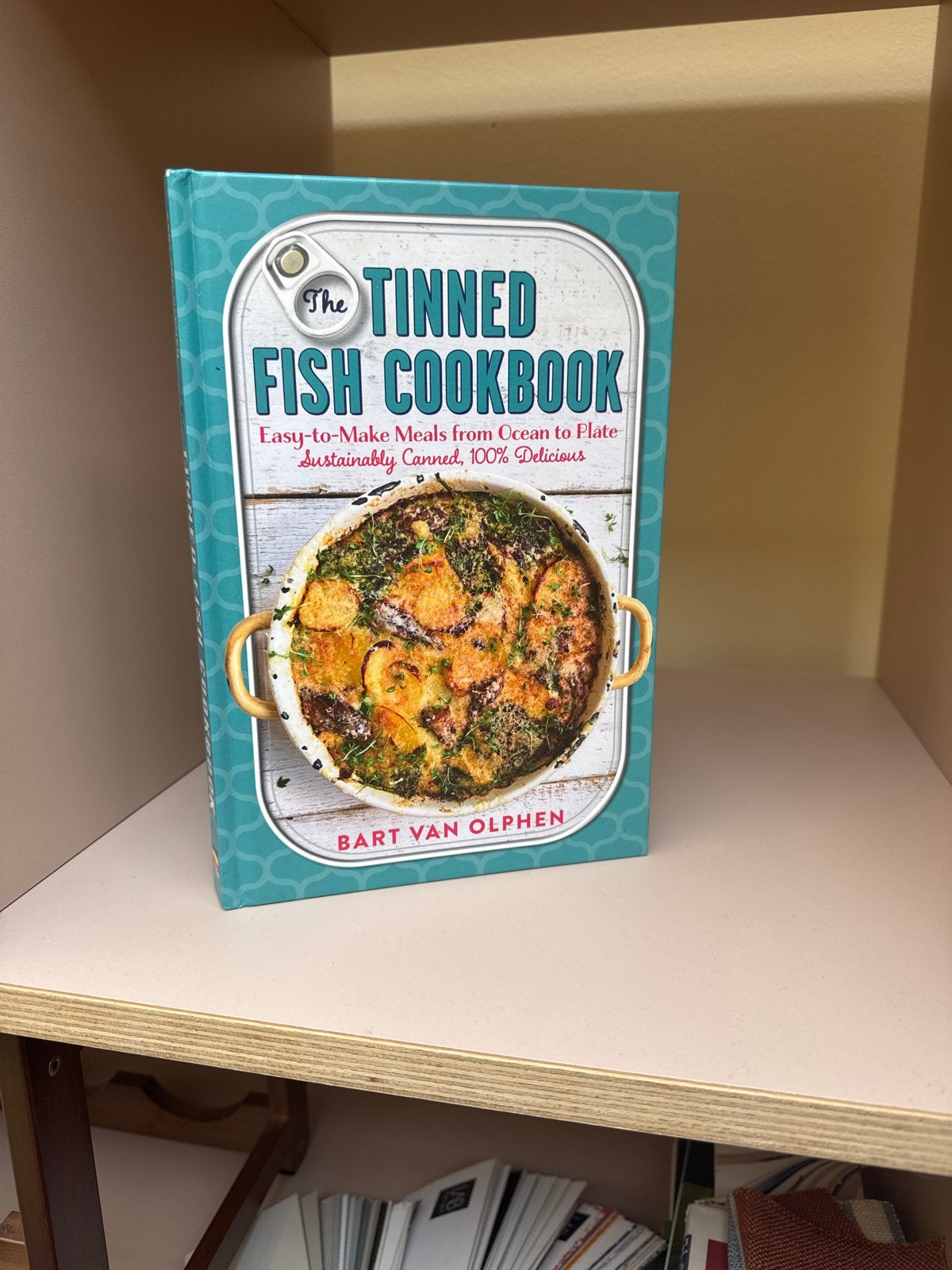The Tinned Fish Cookbook - Bart van Olphen, Boeken, Kookboeken, Ophalen, Hoofdgerechten, Zo goed als nieuw, Gezond koken