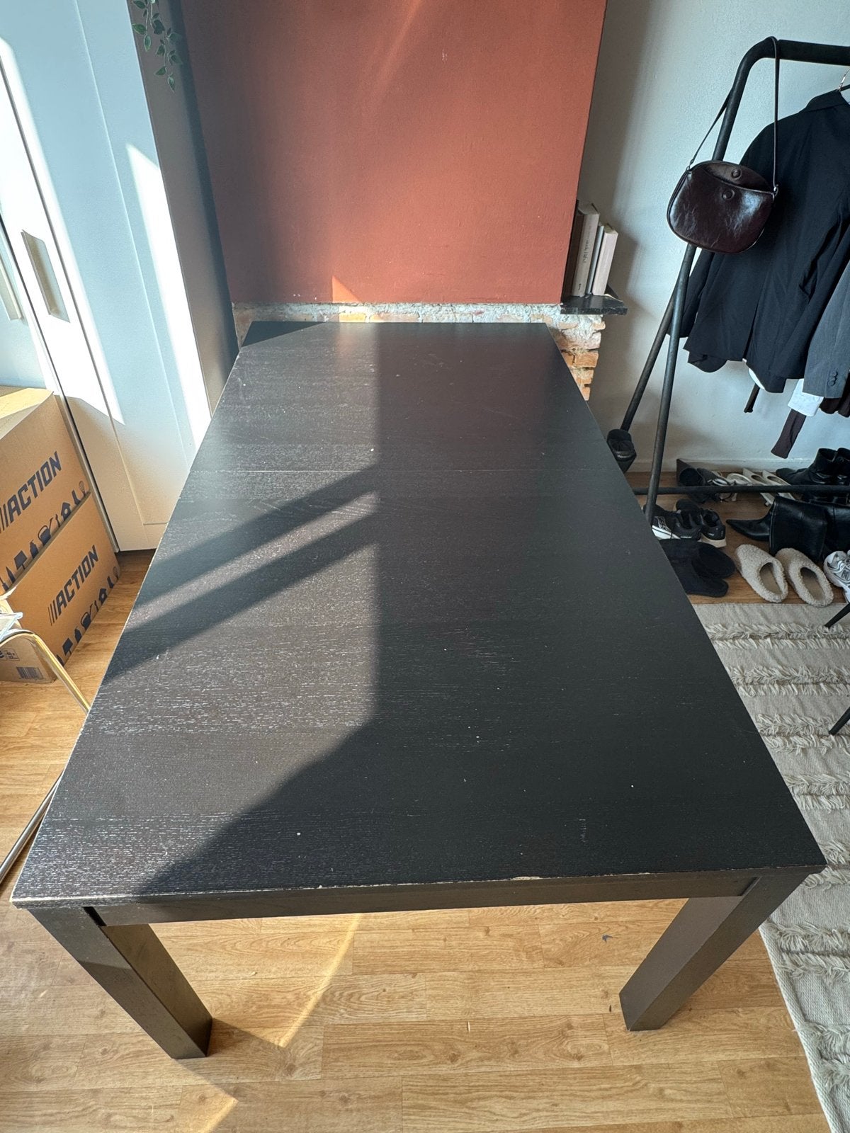 Gratis afhalen: Uitschuifbare eettafel - Zwart, Huis en Inrichting, Tafels | Eettafels, Ophalen, Gebruikt, 50 tot 100 cm, 150 tot 200 cm