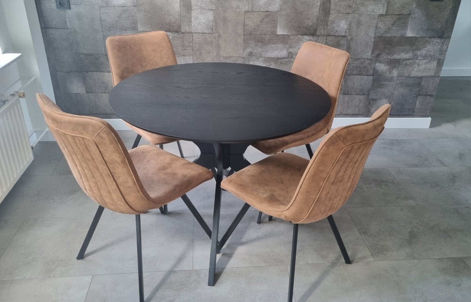 Ronde eettafel met 4 stoelen, Ophalen, 100 tot 150 cm, Rond, Zo goed als nieuw