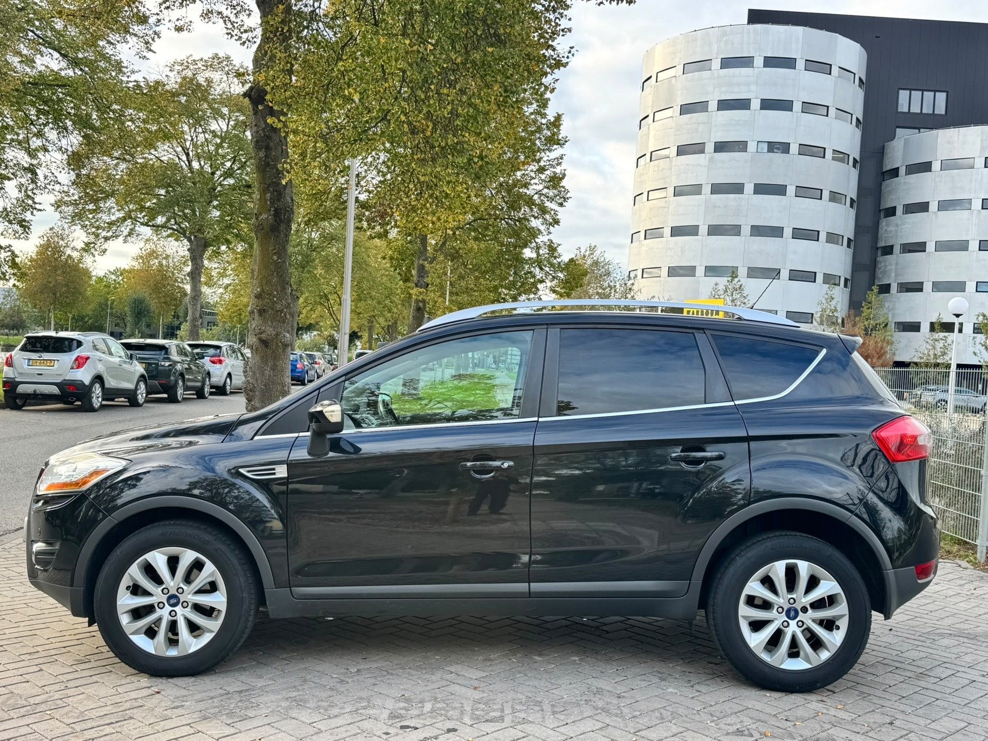 Ford Kuga 2.5 20V Titanium|200PK|AWD|AUT|NAVI|PSENSOR|TREKHA, Auto's, Automaat, 1553 kg, Leder en Stof, 10 km/l