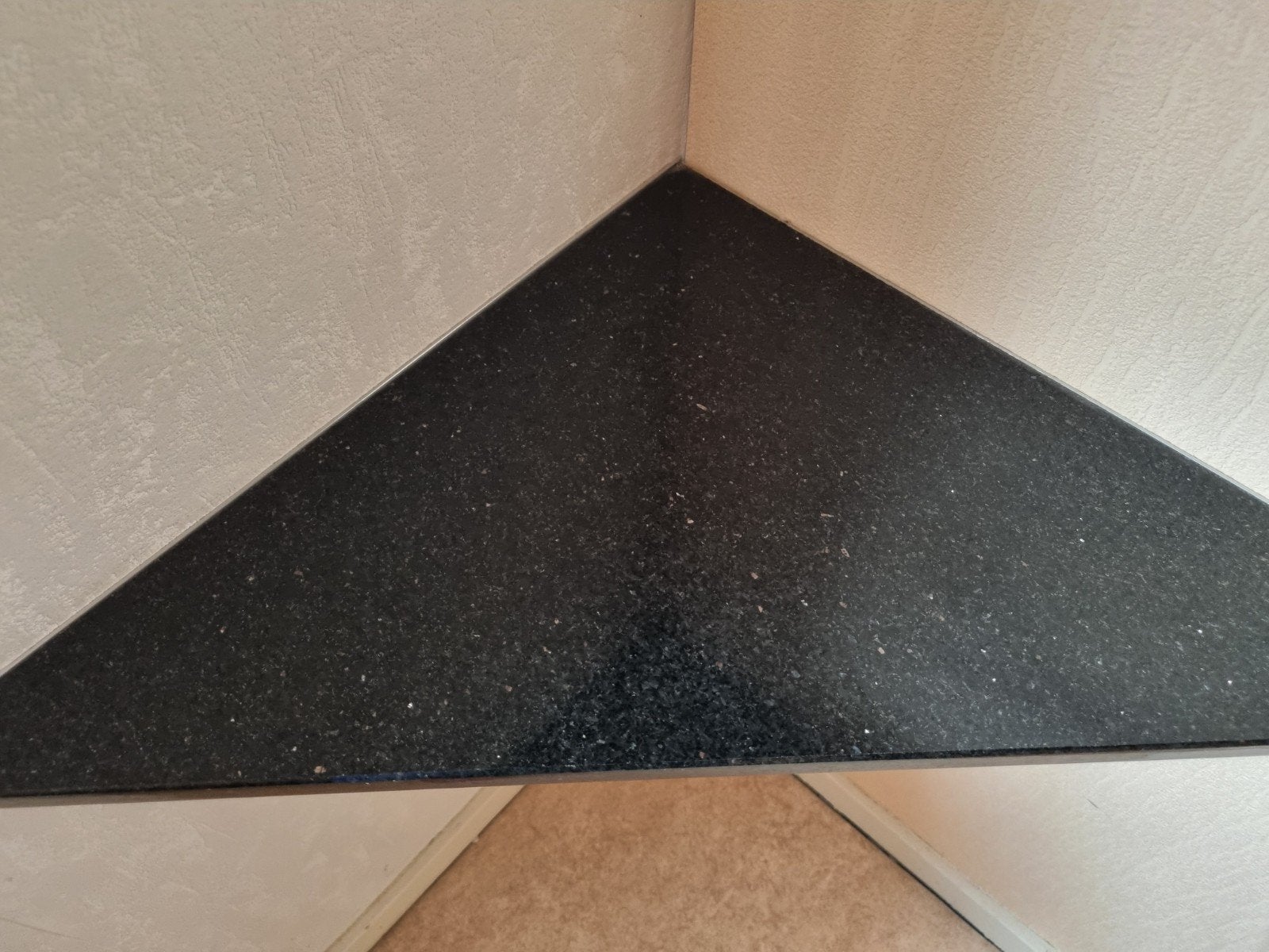 Zwarte granieten hoekplank, Ophalen, Overige materialen, Gebruikt, 50 tot 100 cm