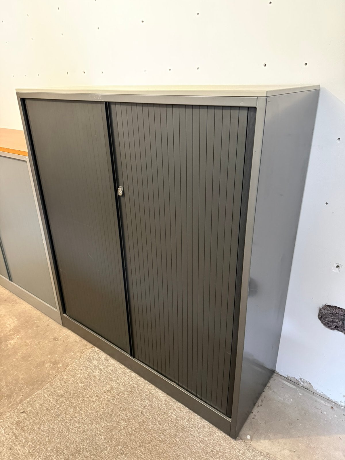 Ahrend roldeurkast, Ophalen, Kunststof, 100 tot 150 cm, Ahrend