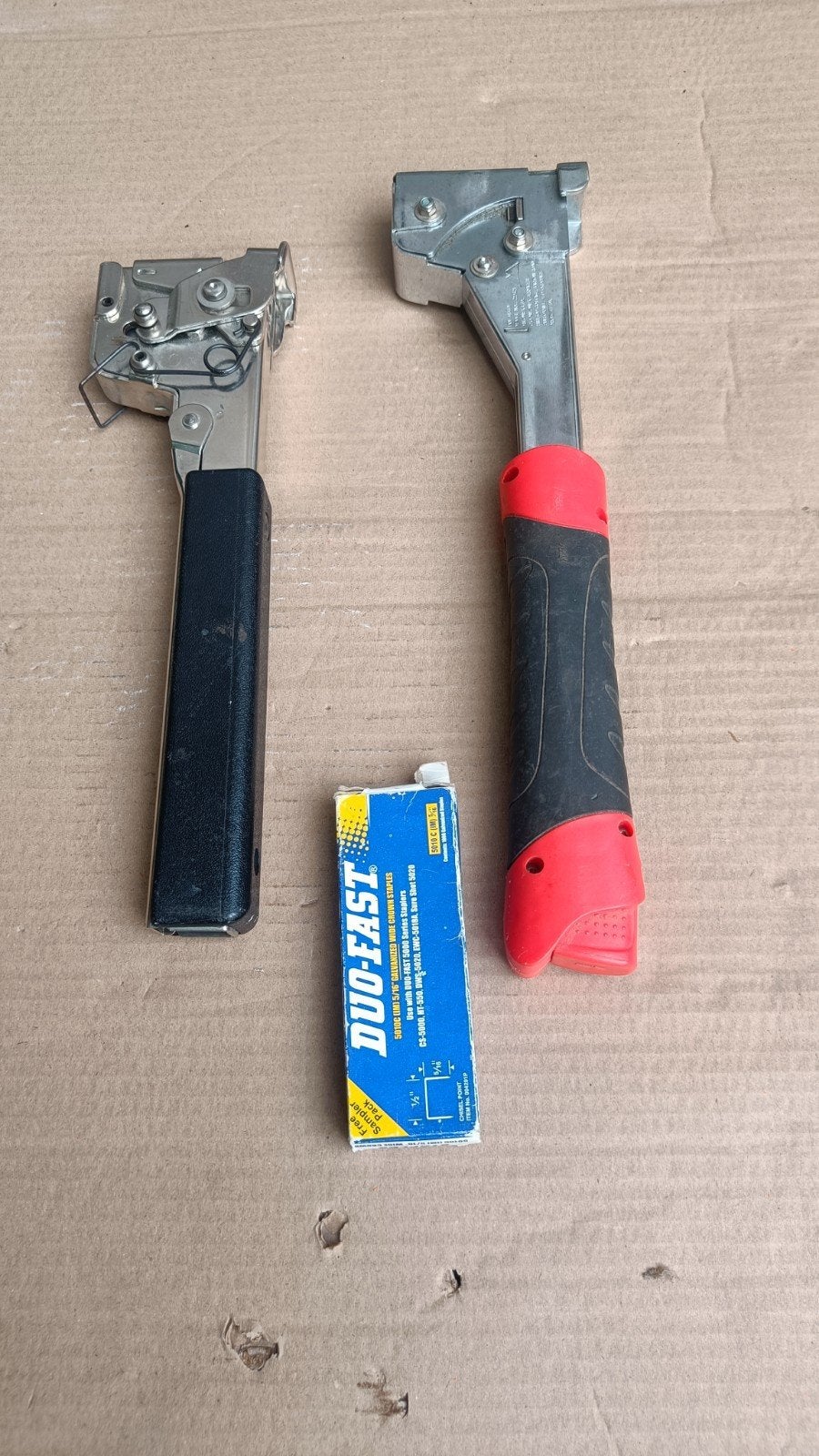 Tacker/nietmachine set met nietjes, Ophalen of Verzenden, Gebruikt, Tacker/nietmachine, Overige merken