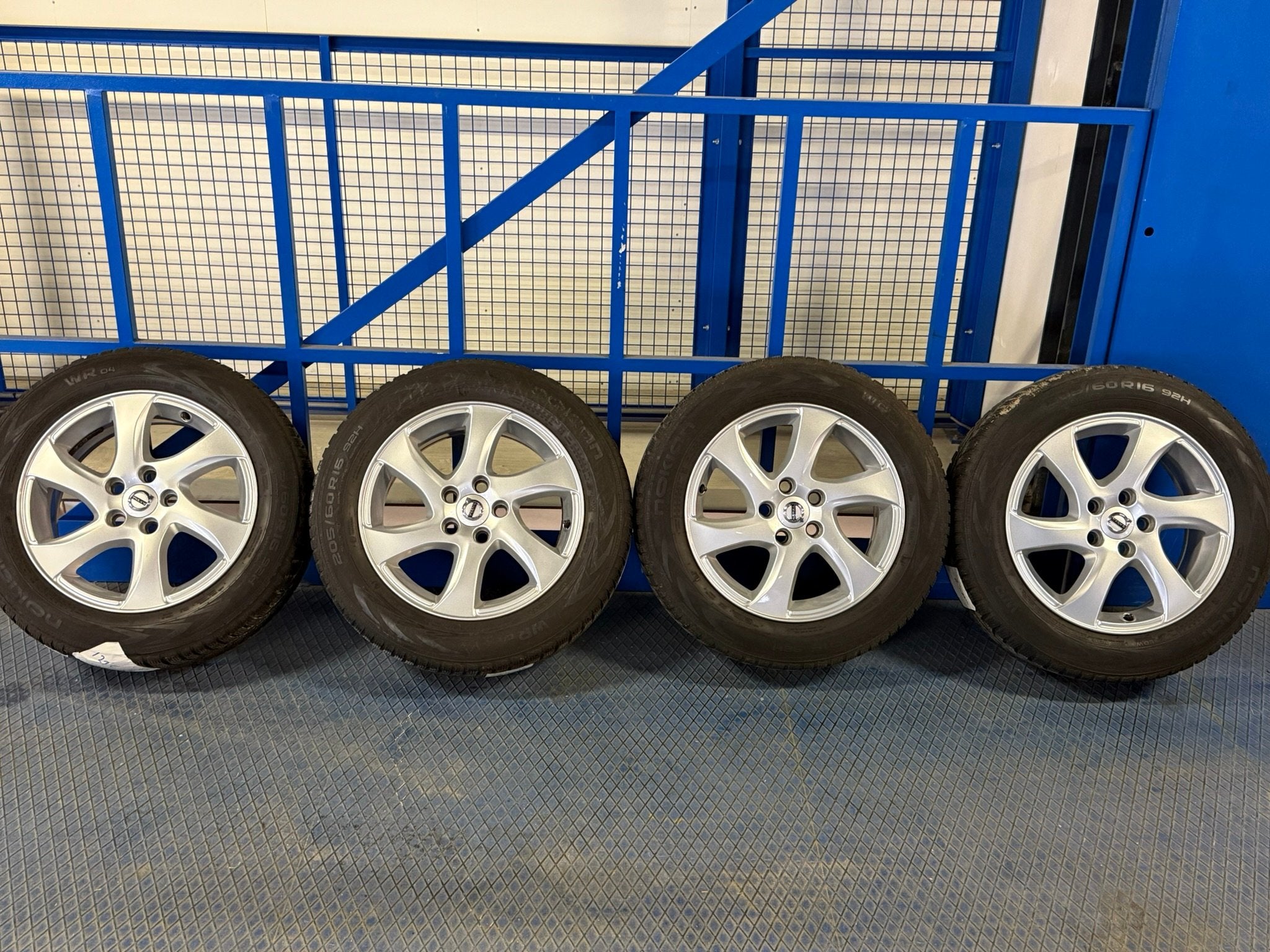 16'' - V40cc - Nokian WR D4 - 205/60 R16, Auto-onderdelen, Banden en Velgen