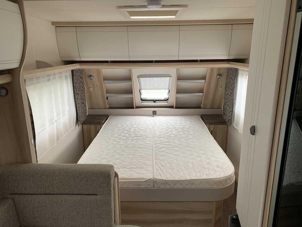 Hobby De Luxe 460 SFF Luifel/TV steun/1500kg, Caravans en Kamperen, Hobby, Schokbreker, Bedrijf, Tot en met 3