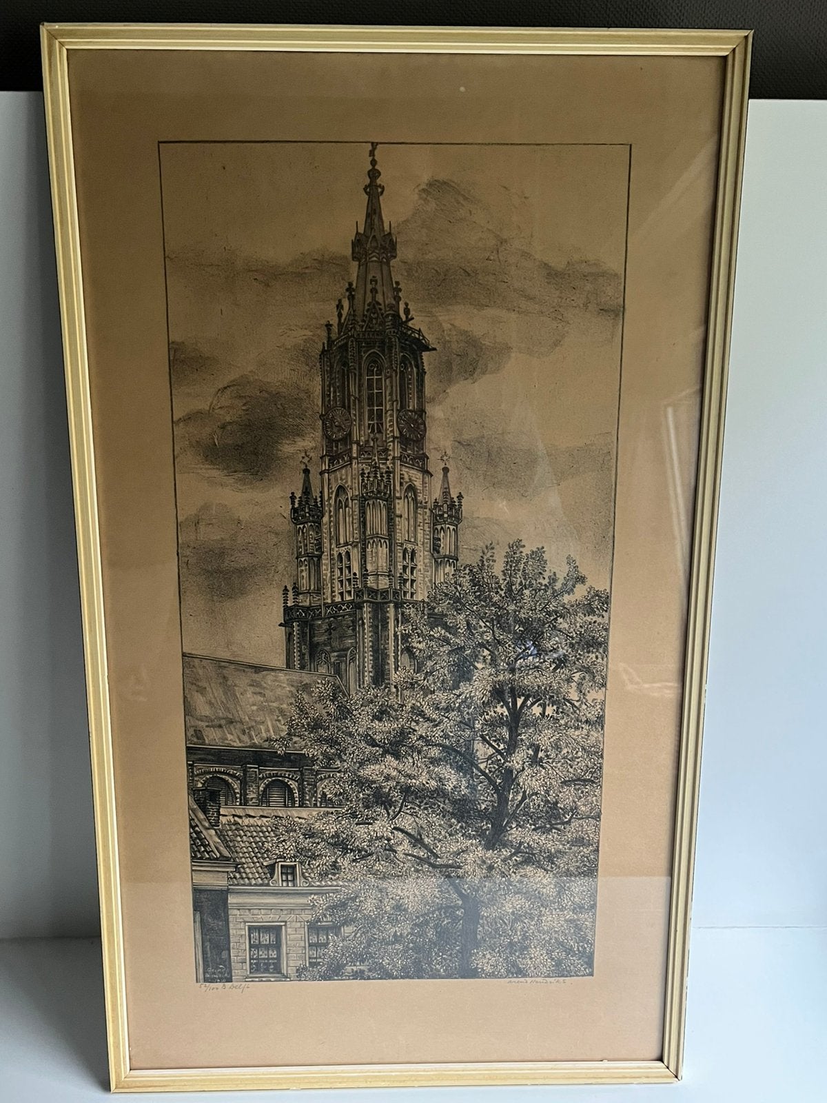 Ets 'Nieuwe Kerk Delft' Arend Hendriks (1930) Handgesigneerd, Ophalen, Ets, Stadsgezicht, 64 cm