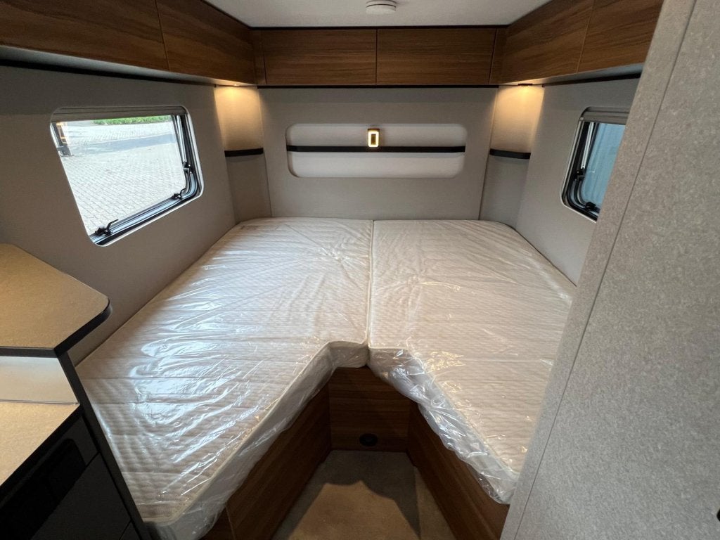Eriba Feeling 442 DEMO 2026, mover, 1500kg, nieuwstaat, Caravans en Kamperen, Standaardzit, Serviceluik, Bedrijf, Tot en met 3