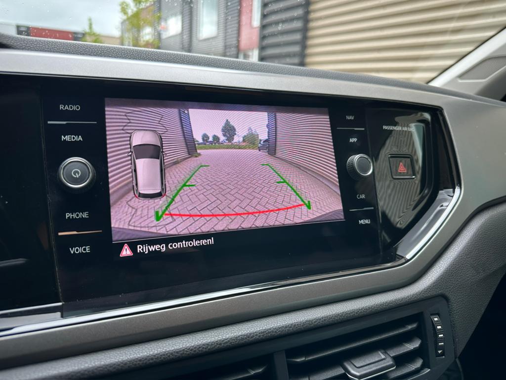 Volkswagen Polo 1.0 TSI |PDC|KEYLESS|CAMERA|CARPLAY|NAVI|NAP, Voorwielaandrijving, Stof, 40 €/maand, Zwart