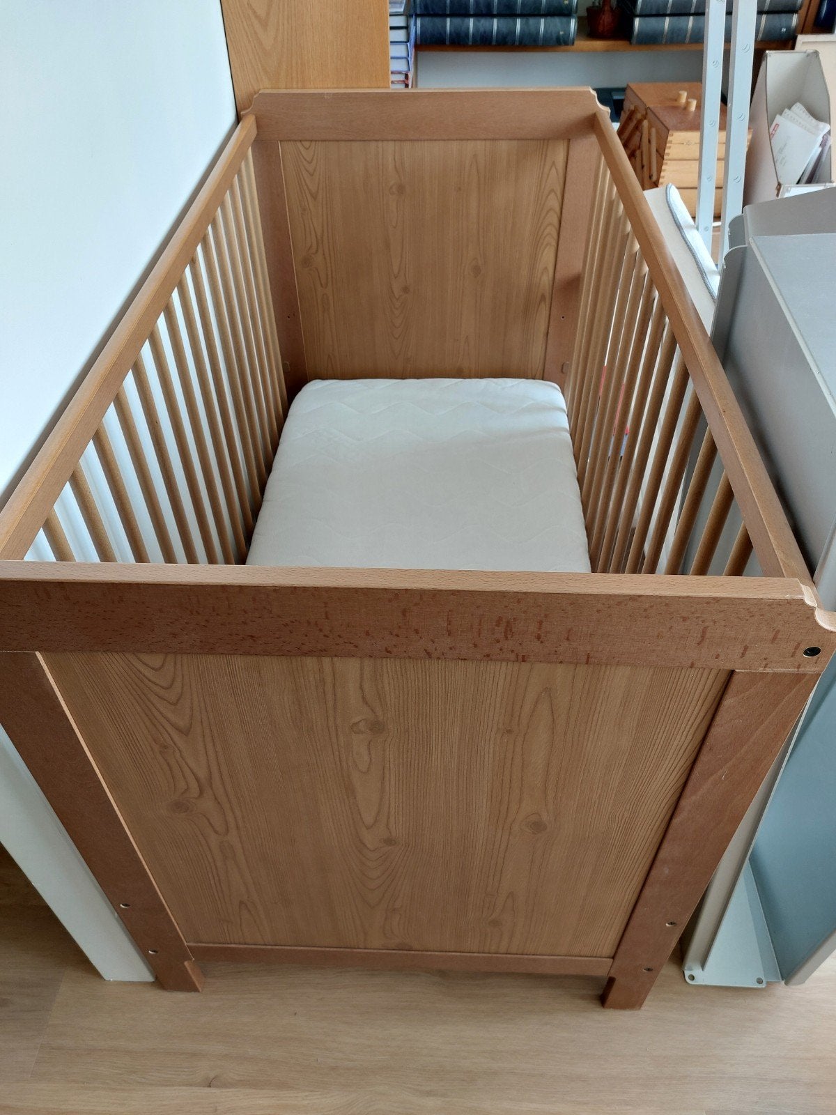 Houten ledikant met Aerosleep matrasje, Ophalen, Gebruikt, Ledikant