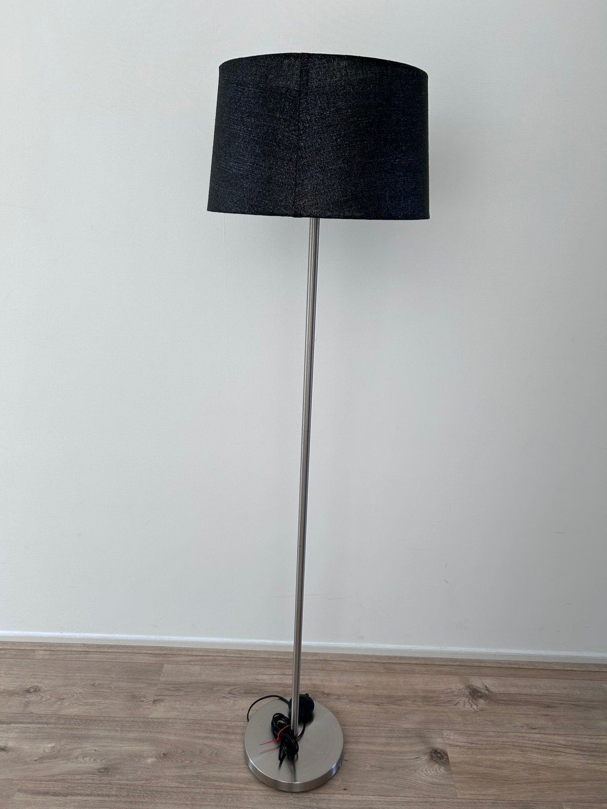 Staande lamp, rvs voet met zwarte kap, Huis en Inrichting, Zwart, Rond, 22 cm, Zo goed als nieuw