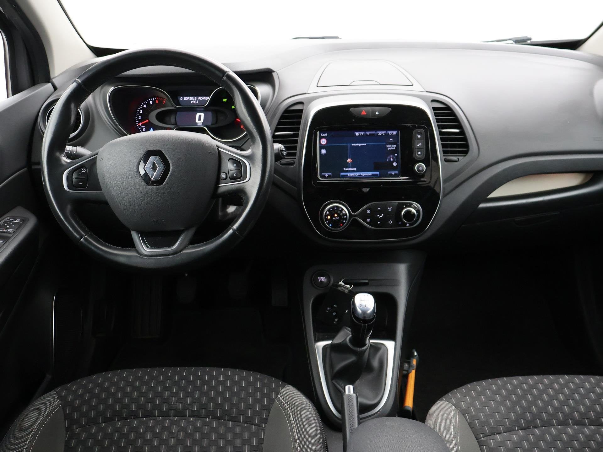 Renault Captur 0.9 TCe INTENS + CAMERA / TREKHAAK / NAVIGATI, Voorwielaandrijving, 898 cc, Stof, Gebruikt