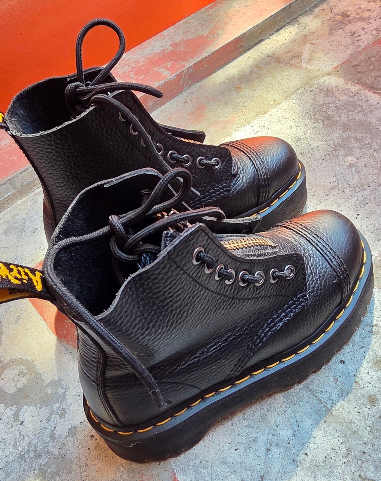 Dr. Martens Sinclair Platform Laarzen - Zwart, Maat 37, Kleding | Dames, Schoenen, Zo goed als nieuw, Zwart, Ophalen of Verzenden