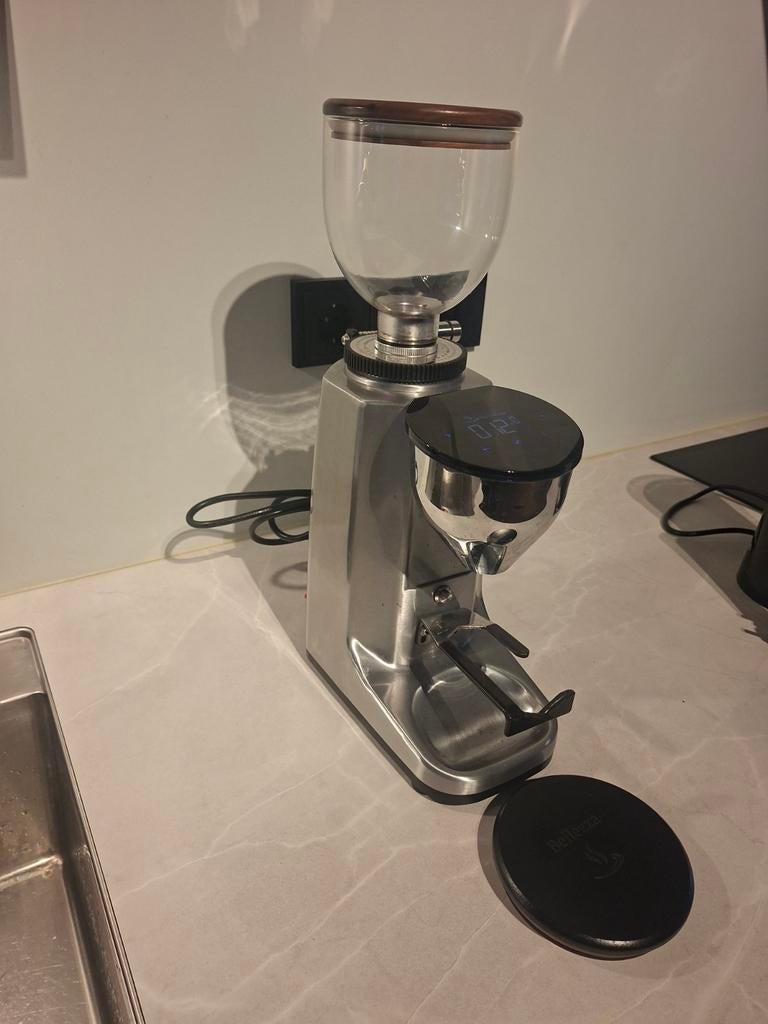 Bellezza Piccola 60 Titanio bonenmaler voor espresso, Witgoed en Apparatuur, Koffiezetapparaten, Gebruikt, Koffiebonen, Overige modellen