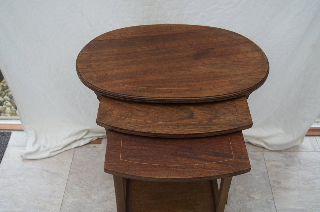 Nesttafeltjes / Planten tafel, Antiek en Kunst, Antiek | Meubels | Tafels, Ophalen