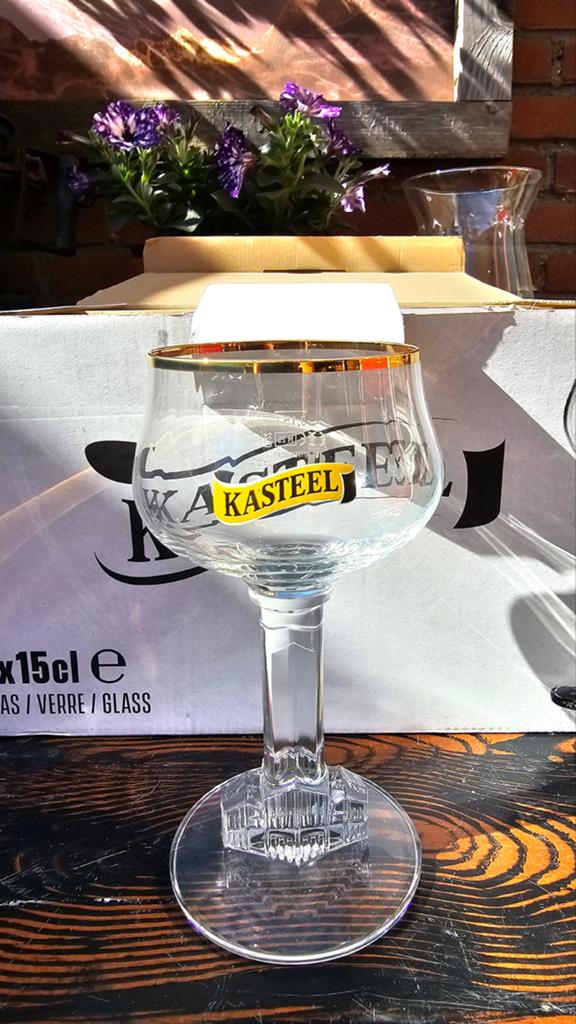 5 Kasteel bierglazen - nieuw in doos, Ophalen of Verzenden, Nieuw, Glas of Glazen