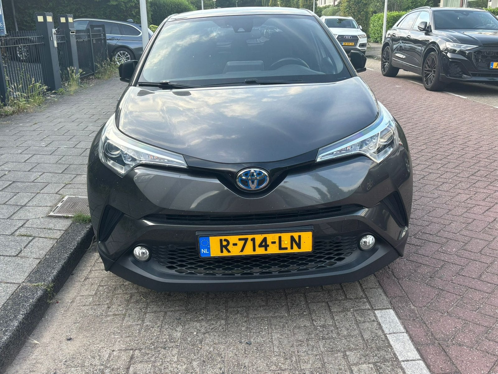 Toyota C-HR 1.8 Hybrid 122pk CVT 2018 Grijs, Auto's, 725 kg, 4 cilinders, Hybride Elektrisch/Benzine, SUV of Terreinwagen