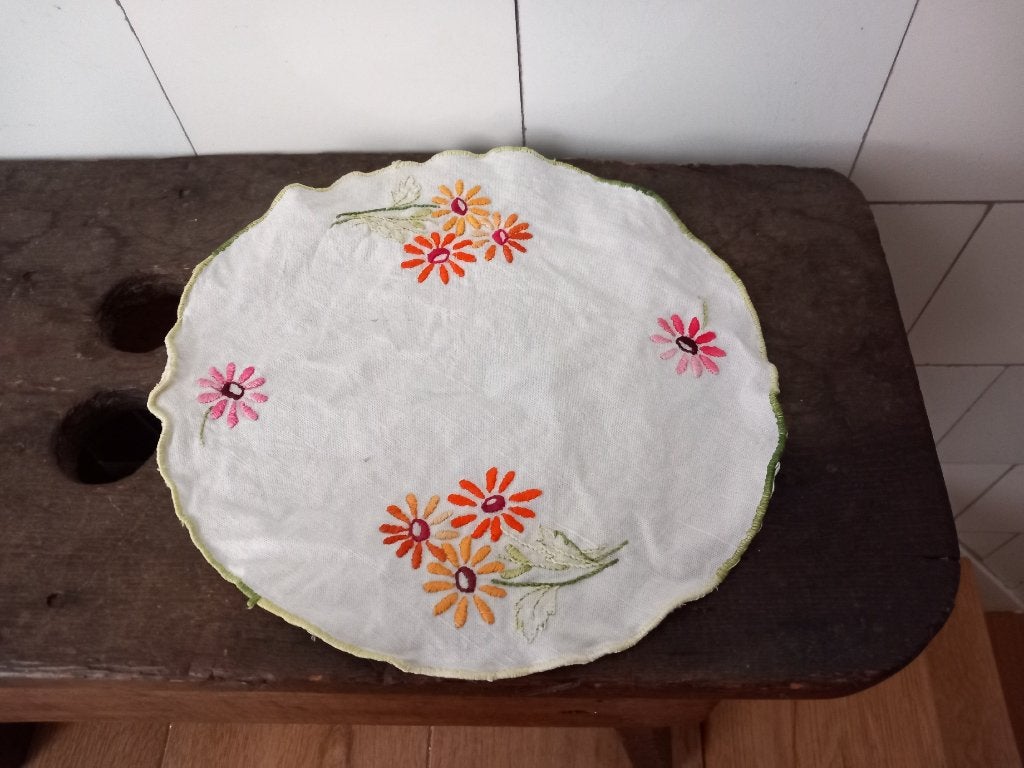 vintage Frans borduurwerk margiet brocante decoratie kleedje, Ophalen