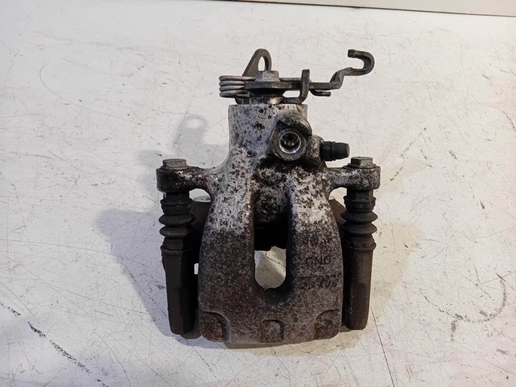 Remklauw links achter Skoda Octavia, Onderdelen@venauto.nl, Van der Ven Autorecycling B.V., Gebruikt, Ettenseweg 76, 4706 PB Roosendaal, The Netherlands