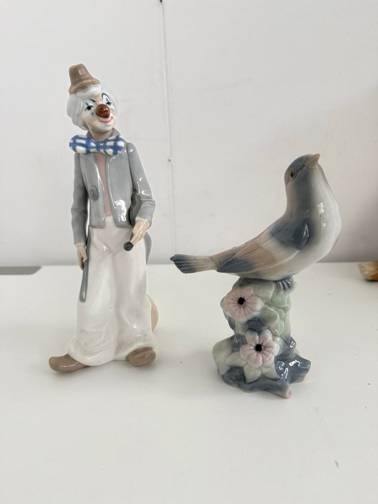 Vintage Casades porseleinen beeldjes: Clown en Vogel, Antiek en Kunst, Kunst | Beelden en Houtsnijwerken, Ophalen, Minder dan 20 cm