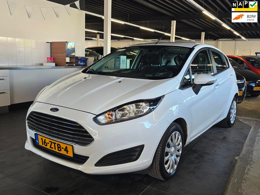 Ford Fiesta 1.0 Champion/N.A.P/5-DEURS/APK 01-2027/, Euro 5, Stof, Zwart, 525 kg
