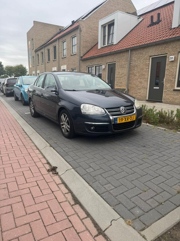 Volkswagen Jetta 2.0 FSI 110KW 2007 Grijs, Auto's, 4 cilinders, 1984 cc, Origineel Nederlands, Particulier
