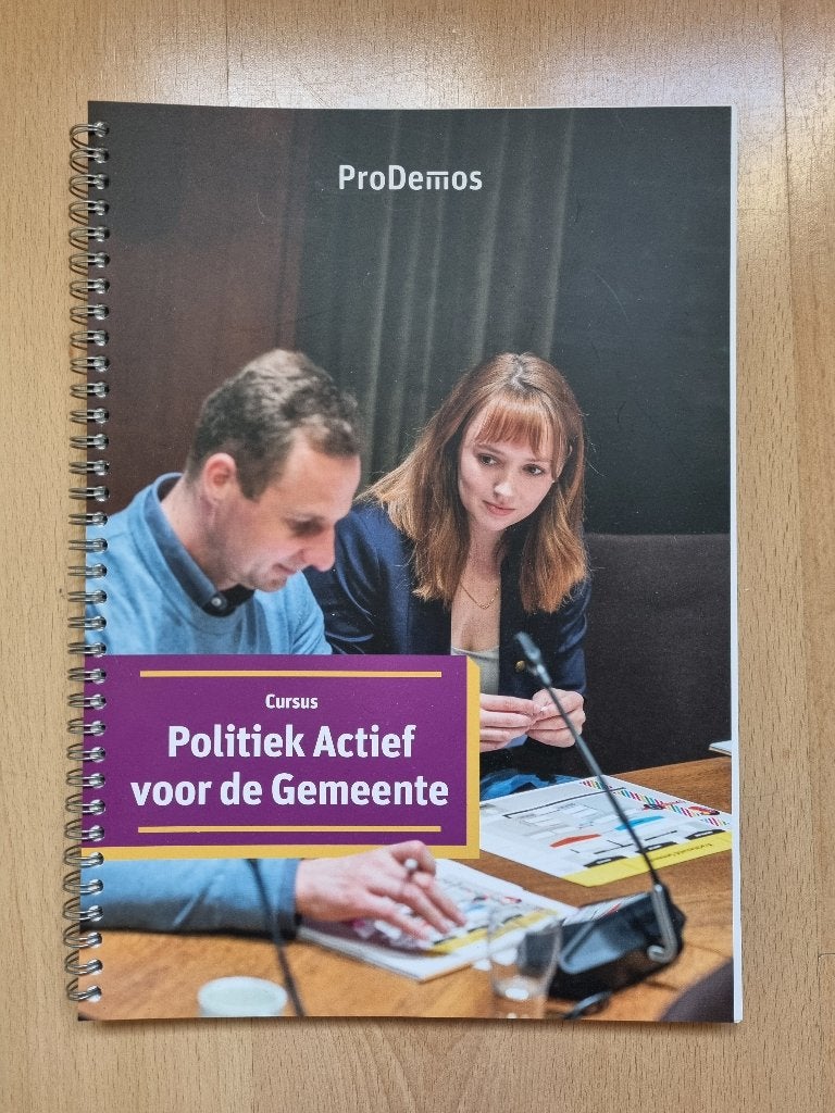 Politiek actief in de gemeente, Boeken, Ophalen of Verzenden, Zo goed als nieuw, Politiek en Staatkunde, Nederland