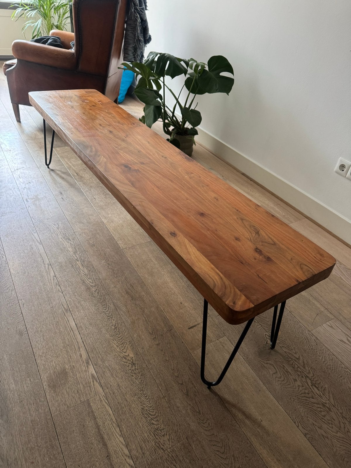 Massief houten bankje met hairpin poten 180x40x45cm, Huis en Inrichting, Stoelen, Ophalen, Gebruikt, Twee, Bruin