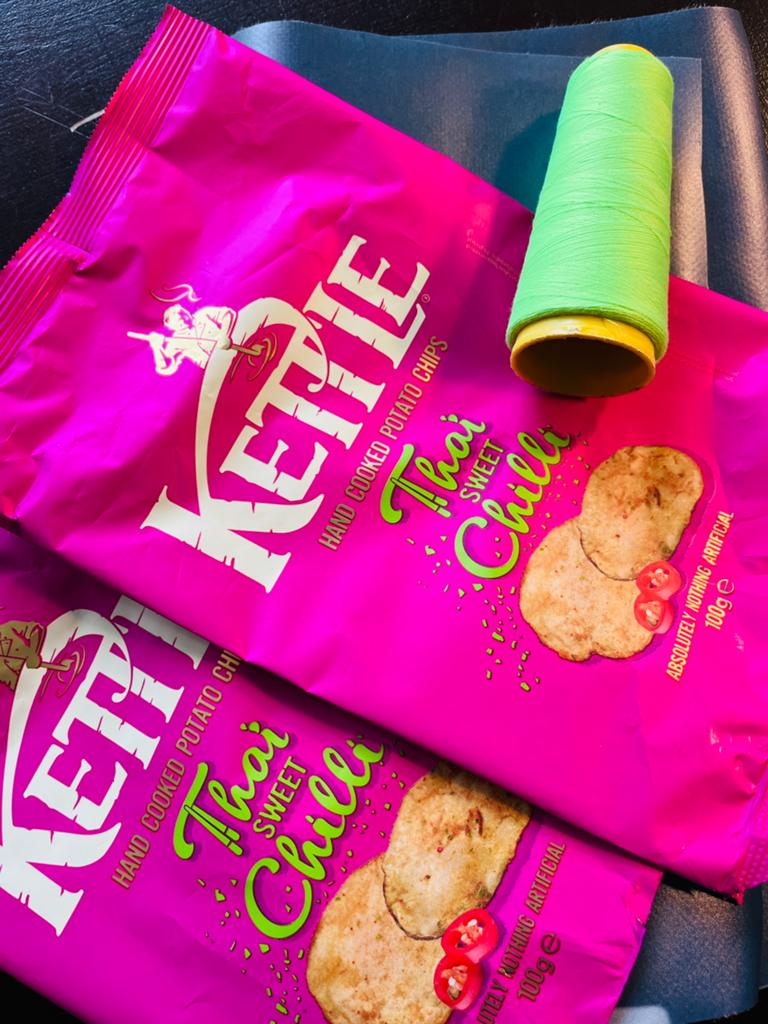 Etui Kettle chips Thai Sweet Chilli, Hobby en Vrije tijd, Knutselen, Nieuw, Roze, Overige thema's, Ophalen of Verzenden