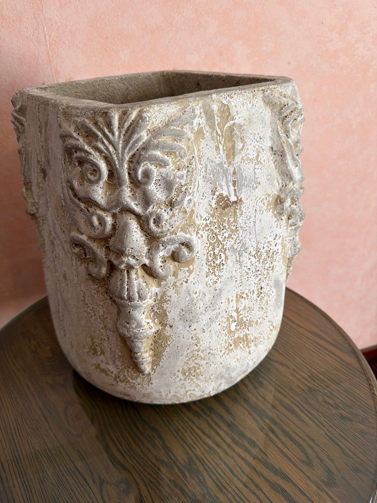 Decoratieve bloempot met reliëf, 24x36 cm, Huis en Inrichting, Ophalen, Gebruikt, Met patroon/structuur, Grijs