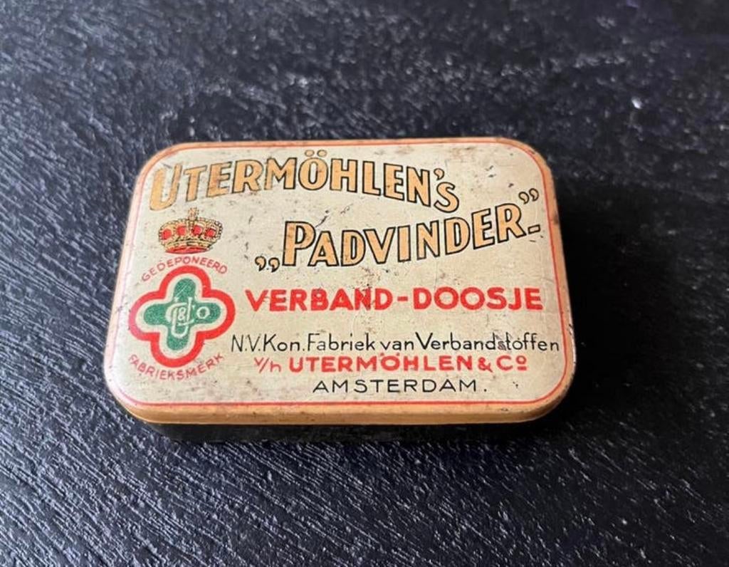 Blikken Uthermöhlen padvinder verbanddooosje, Verzamelen, Speldjes, Pins en Buttons, Verzenden, Overige onderwerpen