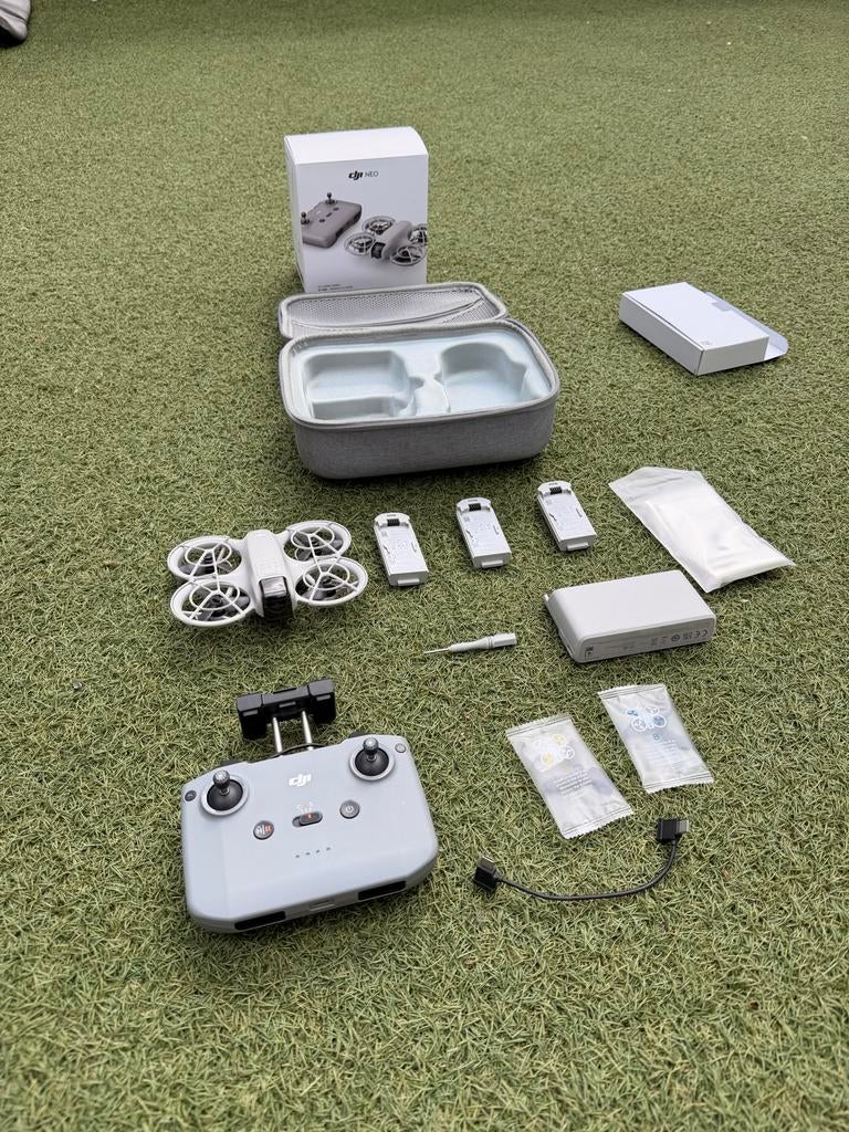DJI Neo Drone Fly More Combo - Zo goed als nieuw, Audio, Tv en Foto, Drones, Cameradrone, 15 tot 30 minuten, Zo goed als nieuw