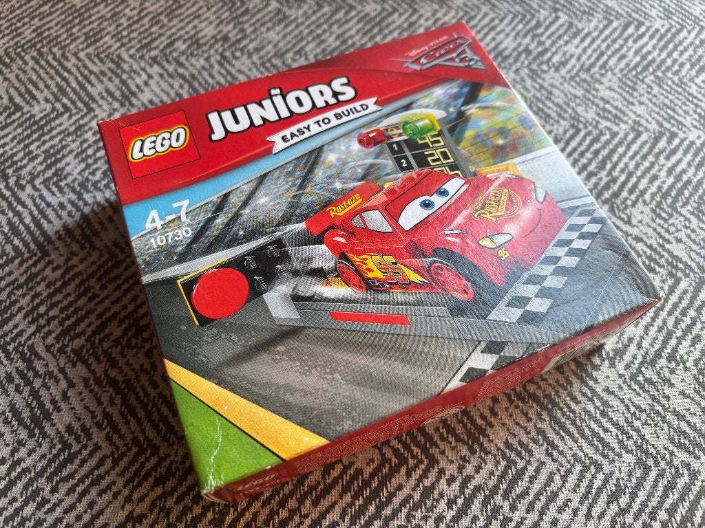 Lego 10730 Lego Cars Disney nieuw sealed in doos met deukje, Lego, Nieuw, Ophalen of Verzenden, Inclusief extra onderdelen