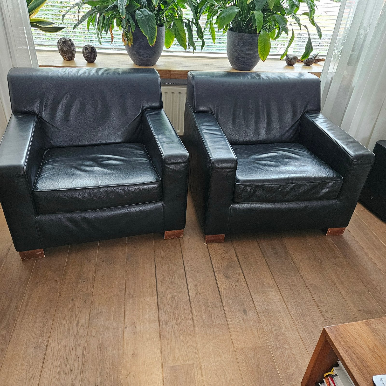 Twee zwarte leren fauteuils - Comfortabel en stijlvol, Ophalen, Gebruikt, 75 tot 100 cm, Leer