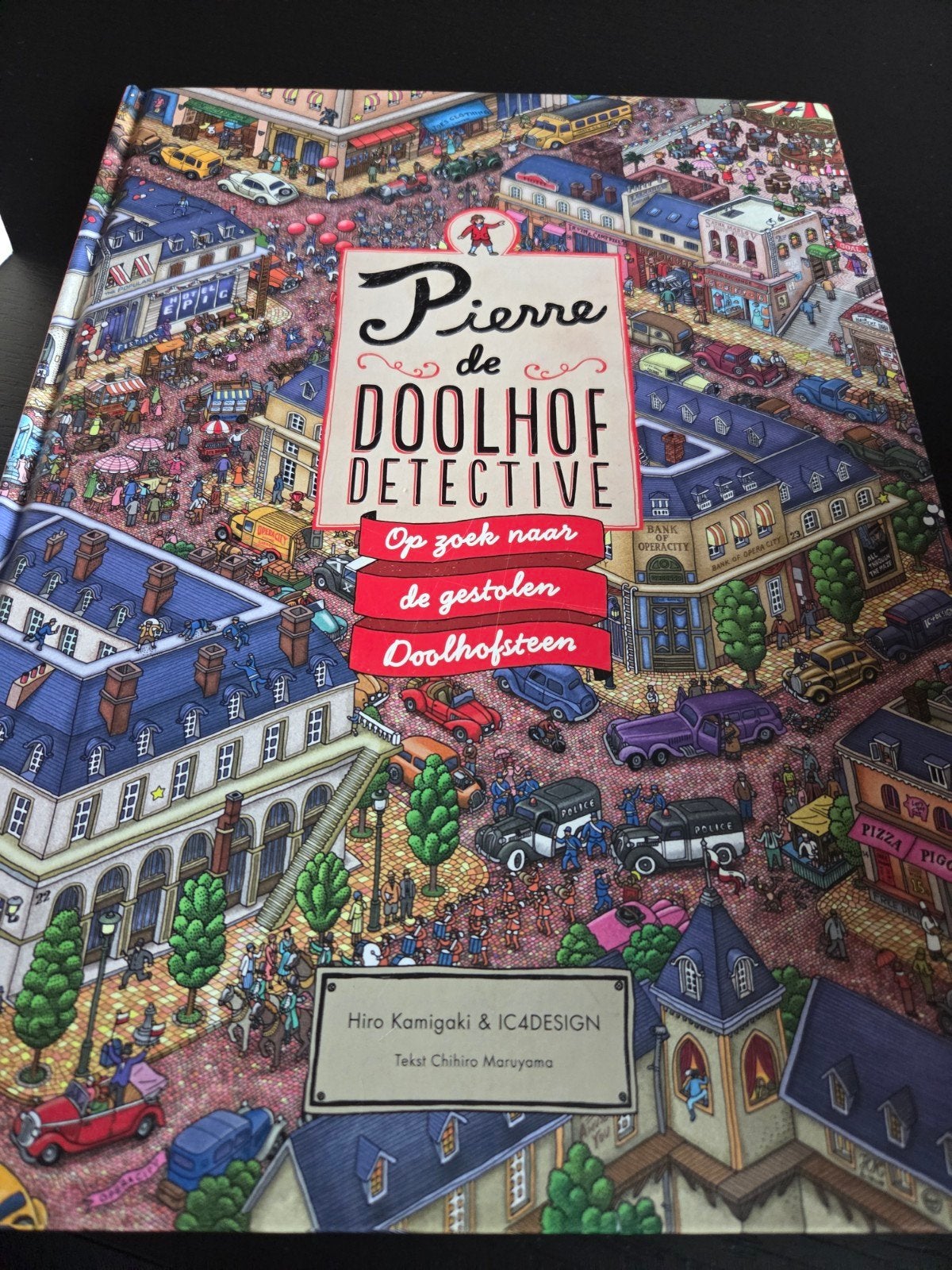 Pierre de Doolhof Detective, Ophalen of Verzenden, Zo goed als nieuw, Hiro Kamigaki & IC4DESIGN