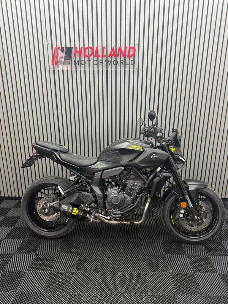 Yamaha MT-07 2025 Akrapovic zwart VR editie MT 07, Motoren, Motoren | Yamaha, Bedrijf, 12 t/m 35 kW, Naked bike